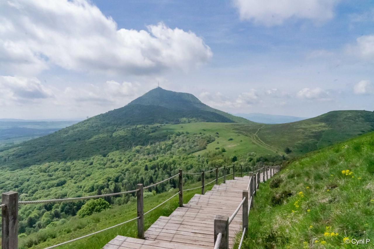 Gites Le Vieux Vinzelles โวลมิค ภายนอก รูปภาพ