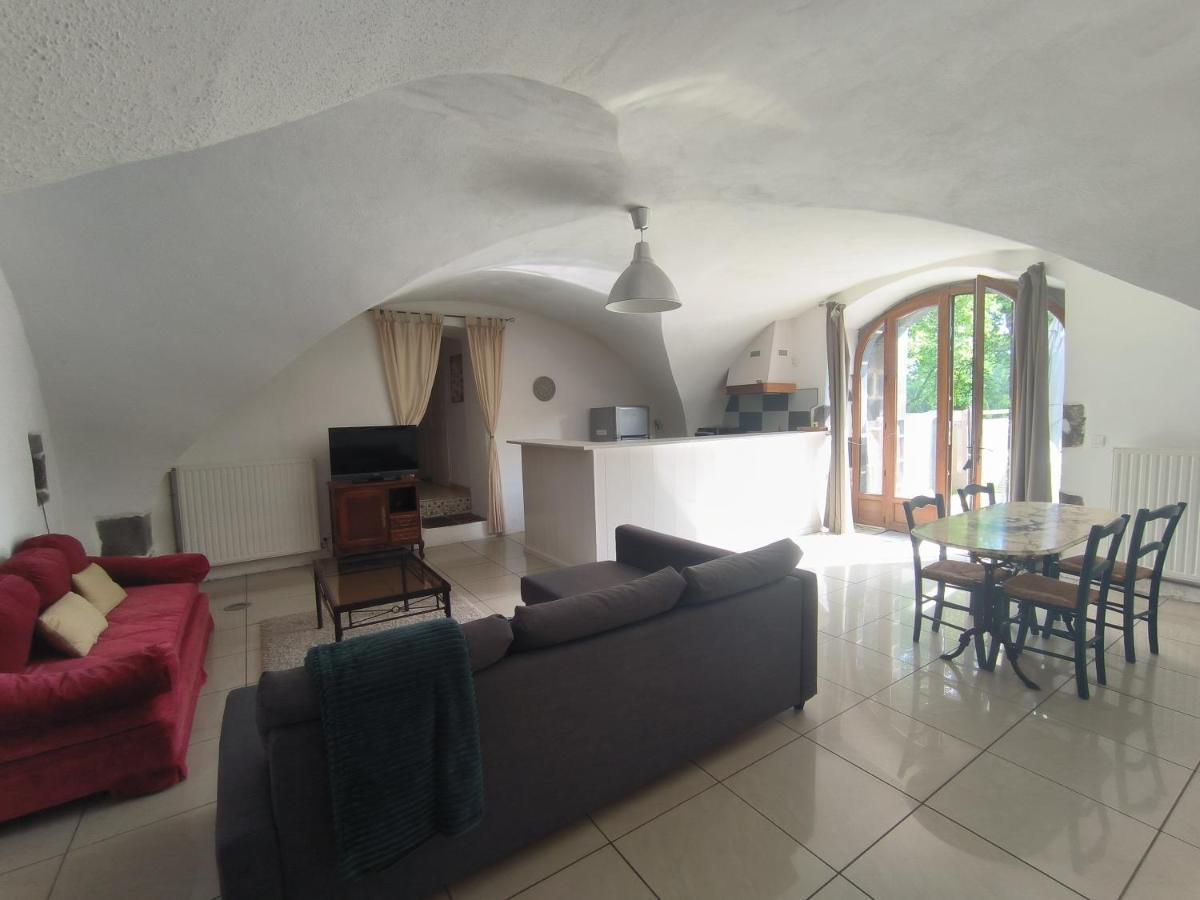 Gites Le Vieux Vinzelles โวลมิค ภายนอก รูปภาพ