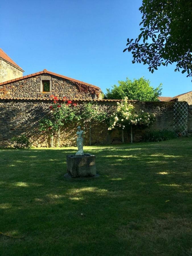 Gites Le Vieux Vinzelles โวลมิค ภายนอก รูปภาพ